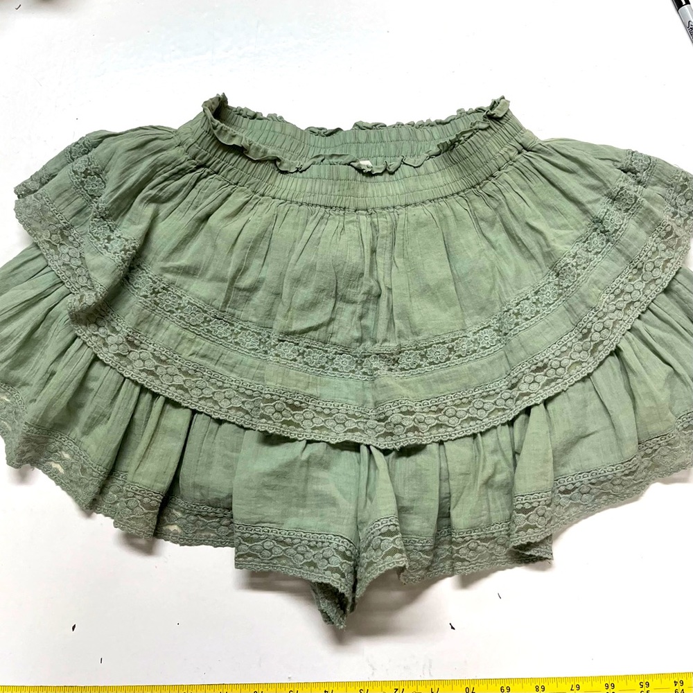 American Eagle green flowy shorts